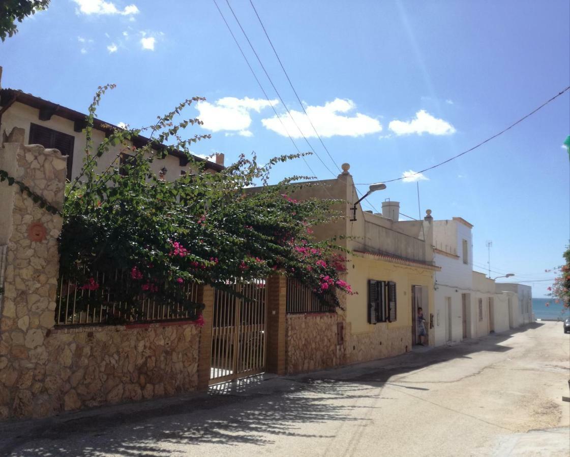 Casa Vacanze Mediterraneo Villa Тре Фонтане Екстериор снимка